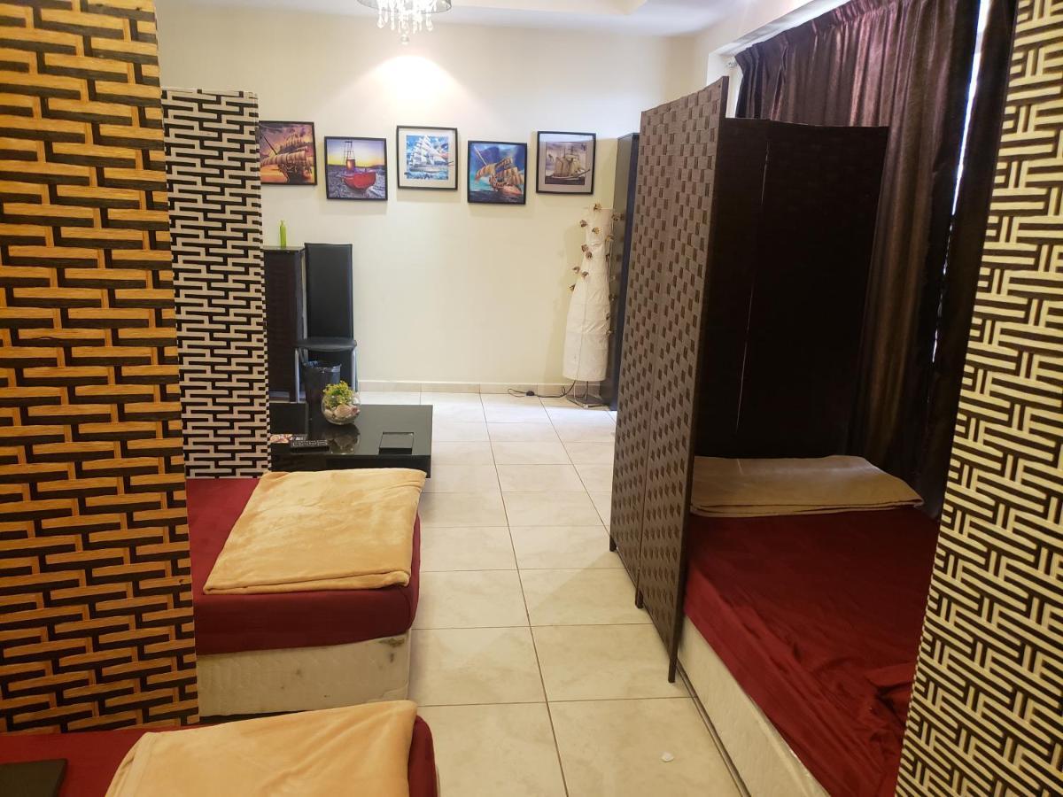 A Pousada Backpackers Zone Dubai Exterior foto