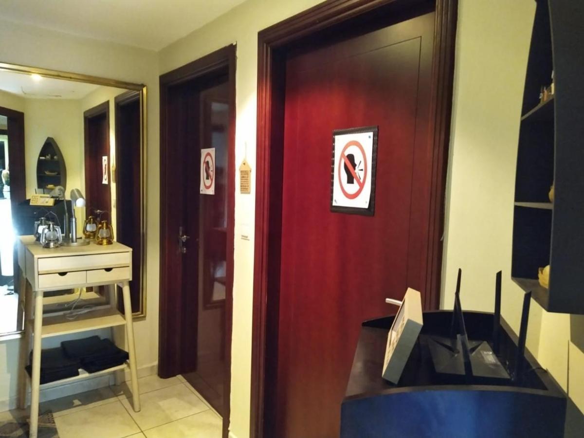 A Pousada Backpackers Zone Dubai Exterior foto
