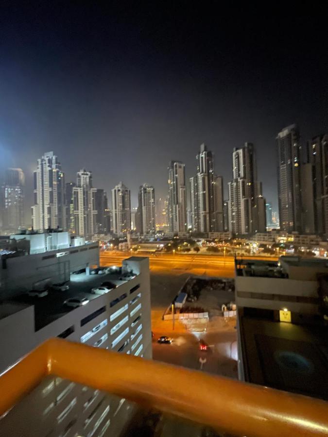 A Pousada Backpackers Zone Dubai Exterior foto
